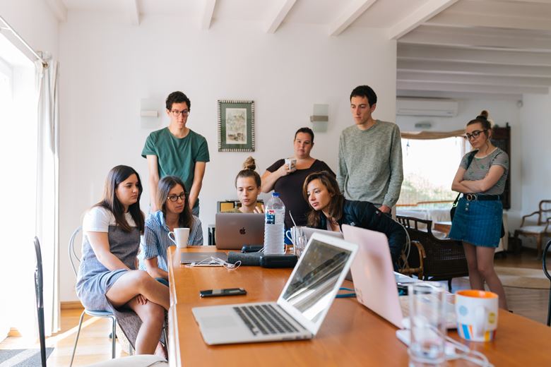 group-of-people-watching-on-laptop-1595385 (1)_副本_副本.jpg